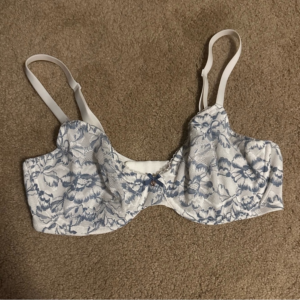 Victoria's Secret Lace Bra - Blue Floral on White